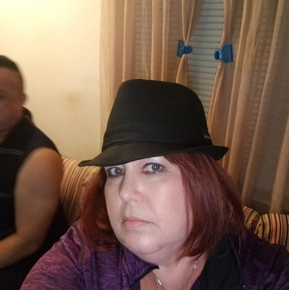 Meet your Posher, Beth - Picture 4 of 4